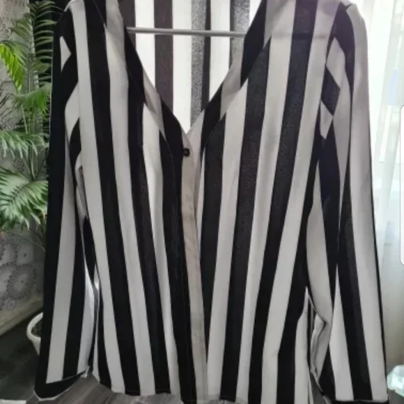 BLACK & WHITE STRIPED LONG SLEEVE BLOUSE - Picture 4 of 5